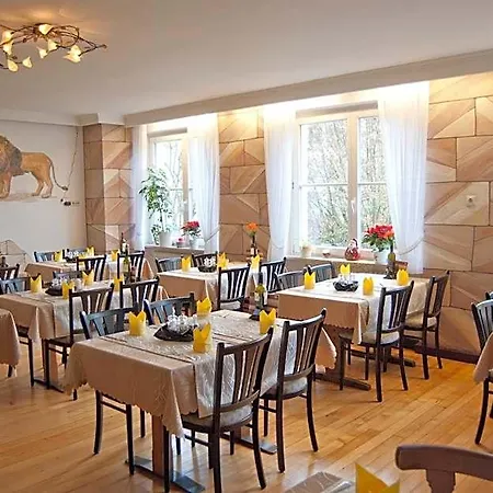 Zum Loewen - Restaurant Akropolis Fogadó 2*
