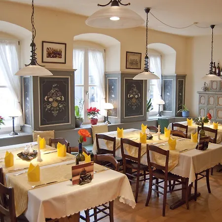 Inn Zum Loewen - Restaurant Akropolis 2*