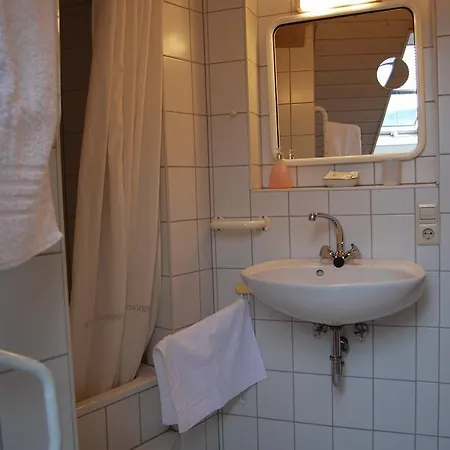 Inn Zum Loewen - Restaurant Akropolis 2*