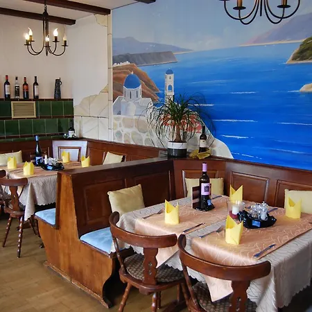 Inn Zum Loewen - Restaurant Akropolis 2*