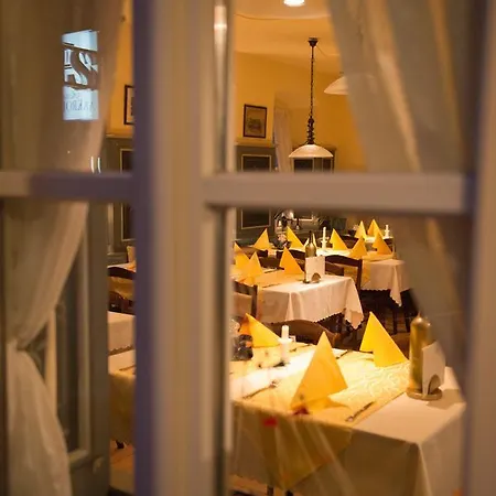 Fogadó Zum Loewen - Restaurant Akropolis 2*