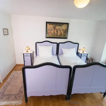 Inn Zum Loewen - Restaurant Akropolis 2*